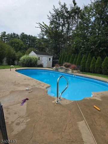 9 Robert Dr, East Hanover Twp., NJ 07936