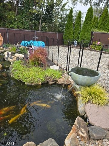 9 Robert Dr, East Hanover Twp., NJ 07936