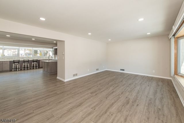 9 Robert Dr, East Hanover Twp., NJ 07936