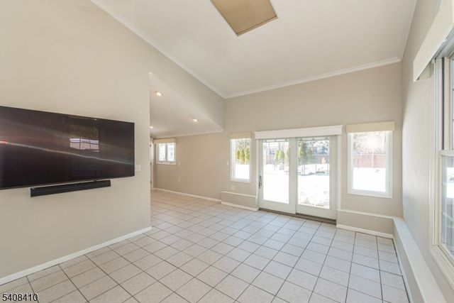 9 Robert Dr, East Hanover Twp., NJ 07936