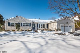 9 Robert Dr, East Hanover Twp., NJ 07936