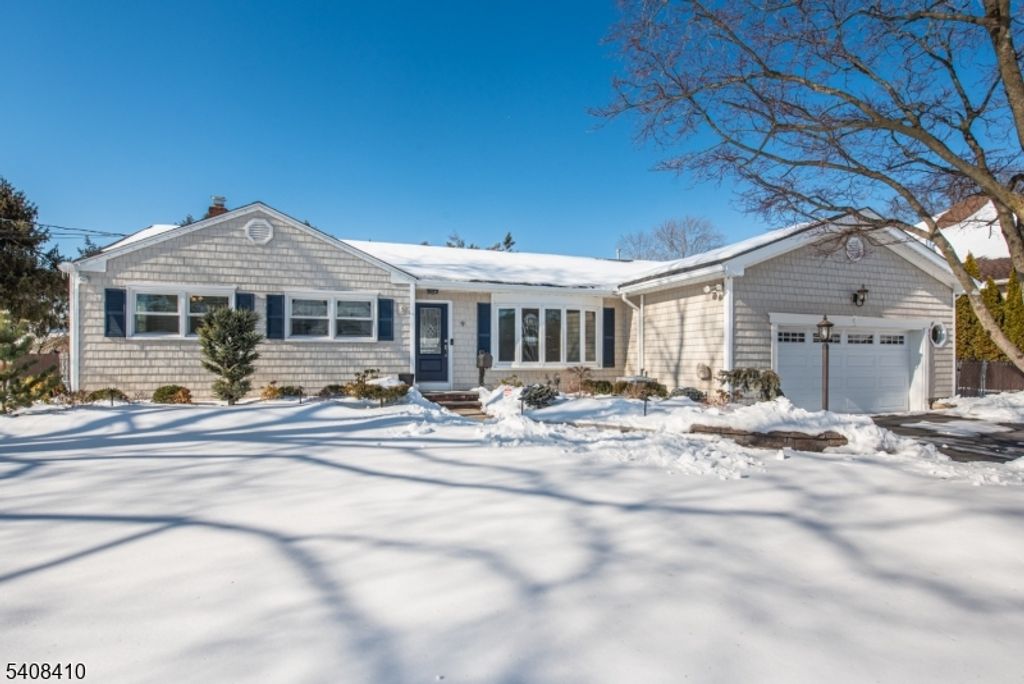 9 Robert Dr, East Hanover Twp., NJ 07936