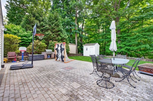 27 Meadow Road, Montrose, NY 10548
