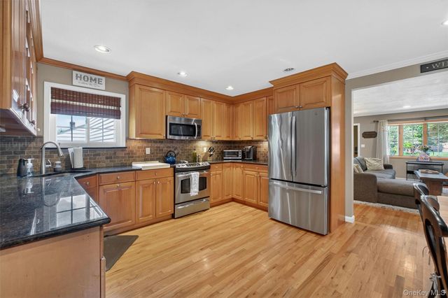 27 Meadow Road, Montrose, NY 10548