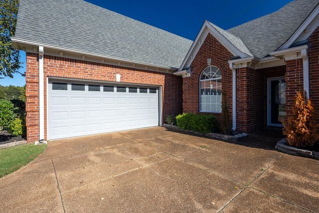 2644 PLUM CREEK DR, Memphis, TN 38016