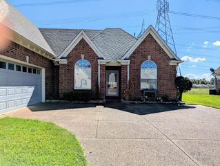 2644 PLUM CREEK DR, Memphis, TN 38016