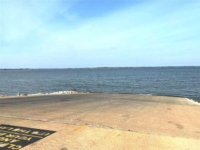 1020 Hilltop Drive, Lavon, TX 75166