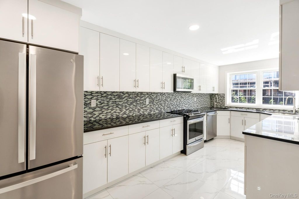 147-48 76th Road, Flushing, NY 11367 — photo 5