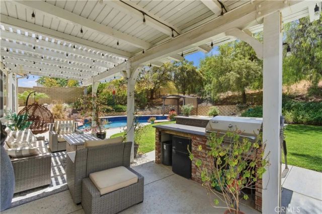 18304 Avocet Court, Canyon Country, CA 91387