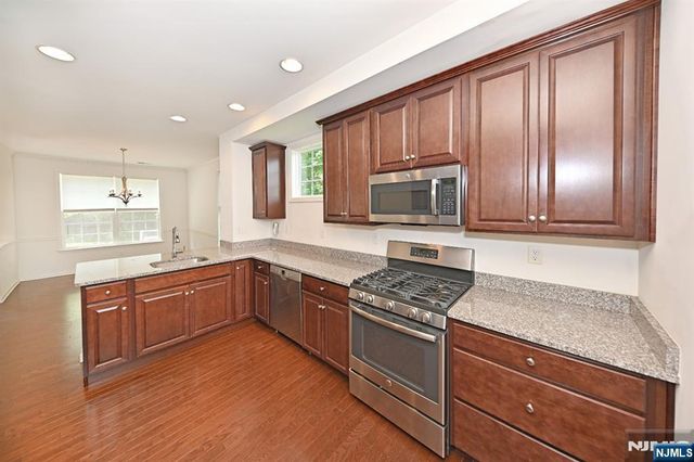 62 Autumn Way 69, Montvale, NJ 07645