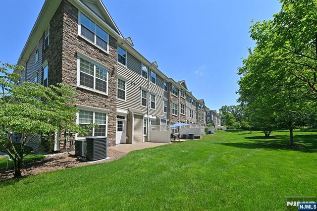 62 Autumn Way 69, Montvale, NJ 07645