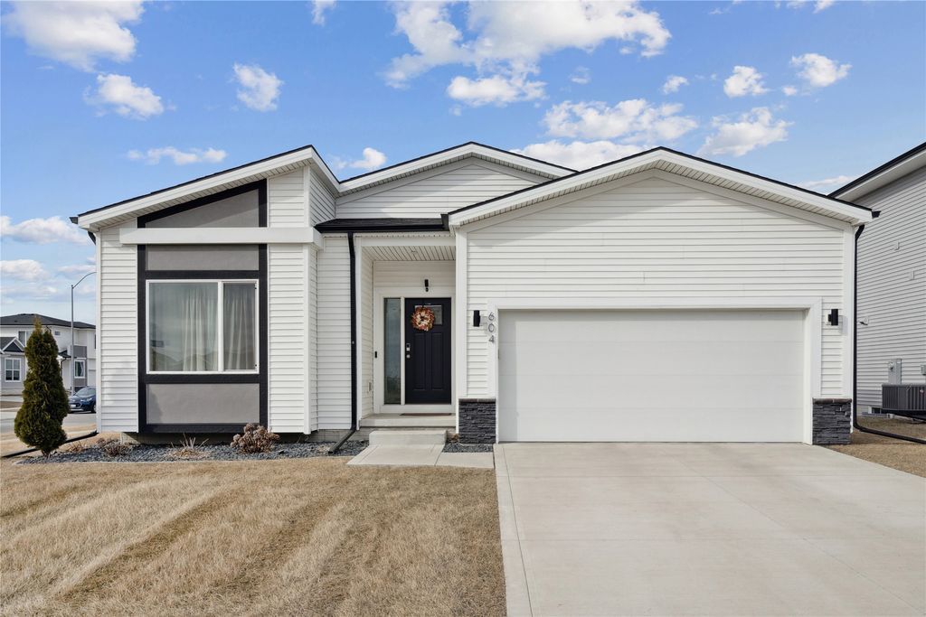 604 NE Pearl Drive, Ankeny, IA 50021