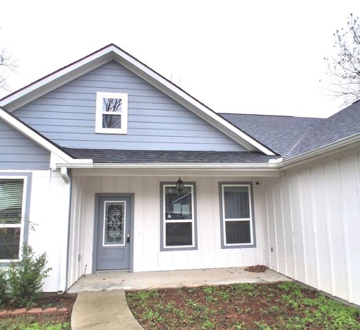 210 Calvert Street, Sulphur Springs, TX 75482