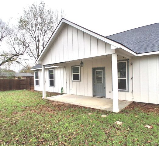 210 Calvert Street, Sulphur Springs, TX 75482