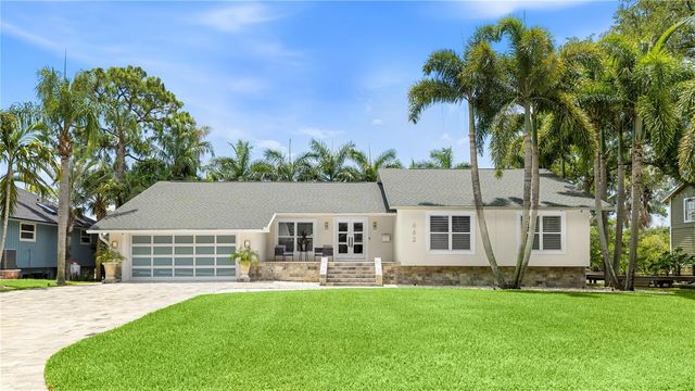 662 APALACHEE CIRCLE NE, St Petersburg, FL 33702