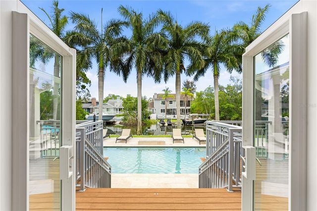 662 APALACHEE CIRCLE NE, St Petersburg, FL 33702