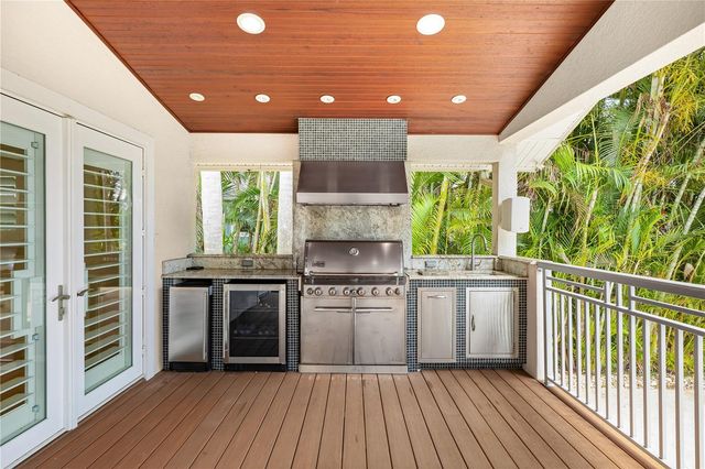662 APALACHEE CIRCLE NE, St Petersburg, FL 33702