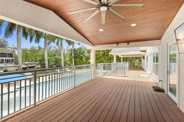 662 APALACHEE CIRCLE NE, St Petersburg, FL 33702