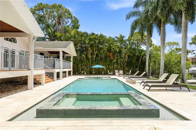 662 APALACHEE CIRCLE NE, St Petersburg, FL 33702