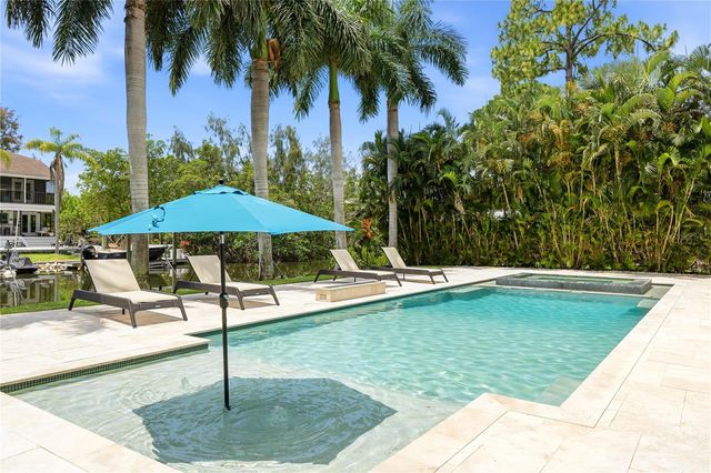 662 APALACHEE CIRCLE NE, St Petersburg, FL 33702