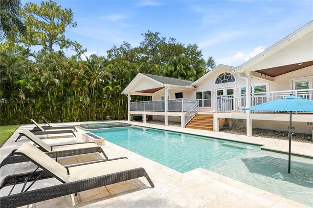 662 APALACHEE CIRCLE NE, St Petersburg, FL 33702