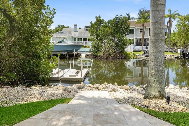 662 APALACHEE CIRCLE NE, St Petersburg, FL 33702