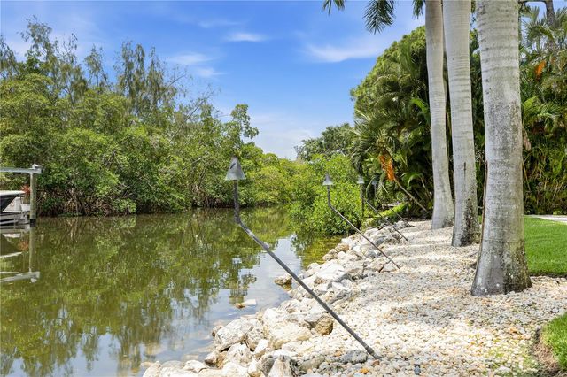 662 APALACHEE CIRCLE NE, St Petersburg, FL 33702