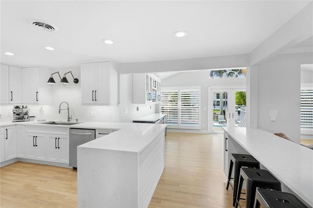 662 APALACHEE CIRCLE NE, St Petersburg, FL 33702