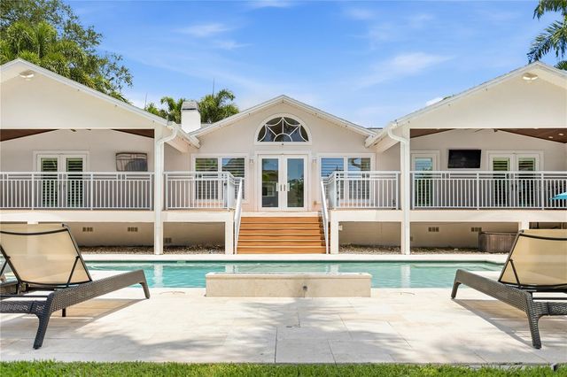 662 APALACHEE CIRCLE NE, St Petersburg, FL 33702