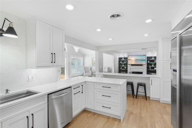 662 APALACHEE CIRCLE NE, St Petersburg, FL 33702