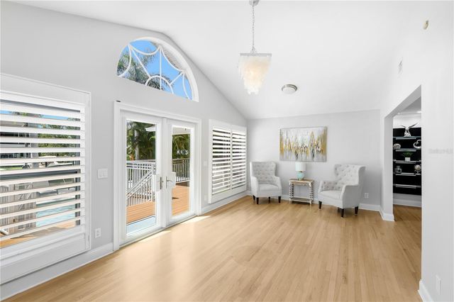 662 APALACHEE CIRCLE NE, St Petersburg, FL 33702