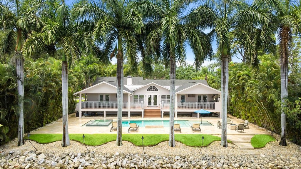 662 APALACHEE CIRCLE NE, St Petersburg, FL 33702