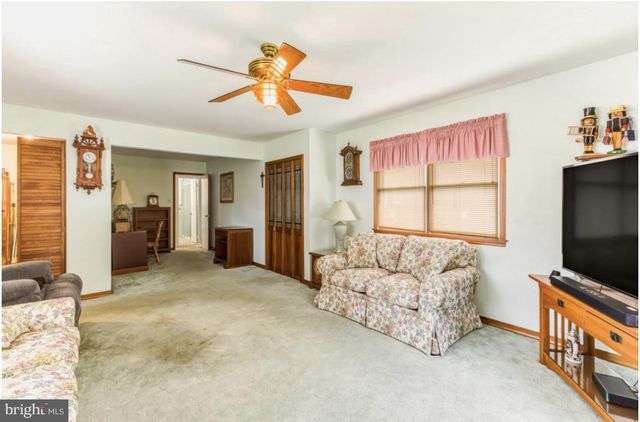 313 DREXEL AVE, Blackwood, NJ 08012