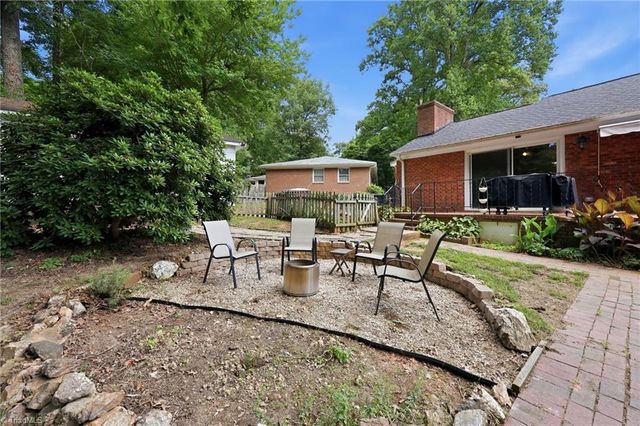 5 Leawood Court, Greensboro, NC 27410