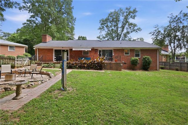 5 Leawood Court, Greensboro, NC 27410
