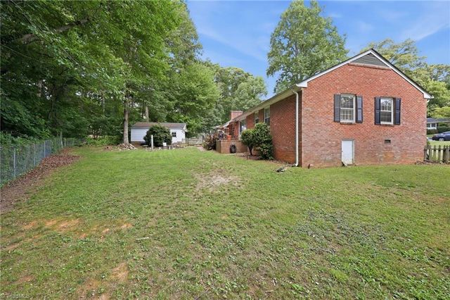 5 Leawood Court, Greensboro, NC 27410