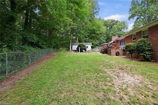 5 Leawood Court, Greensboro, NC 27410
