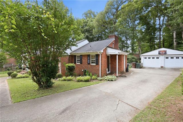 5 Leawood Court, Greensboro, NC 27410