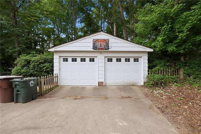 5 Leawood Court, Greensboro, NC 27410