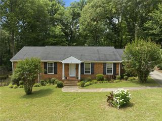 5 Leawood Court, Greensboro, NC 27410
