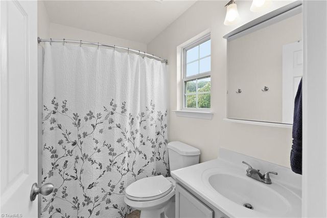 108 Lakepoint Drive, Bermuda Run, NC 27006