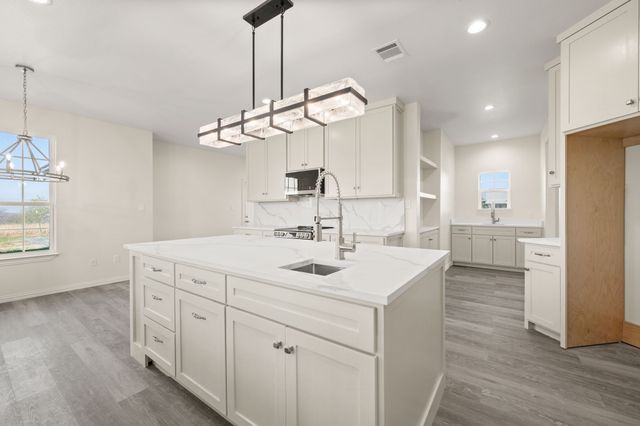 828 Mallard Pointe Drive, Grand Prairie, TX 75104