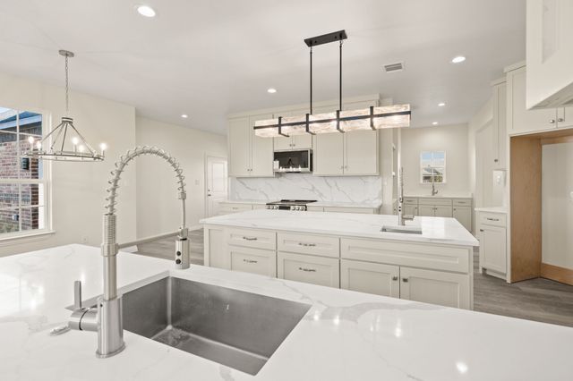 828 Mallard Pointe Drive, Grand Prairie, TX 75104