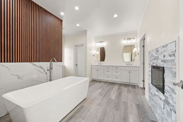 828 Mallard Pointe Drive, Grand Prairie, TX 75104