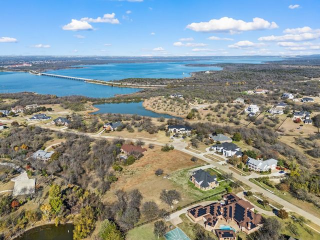 828 Mallard Pointe Drive, Grand Prairie, TX 75104