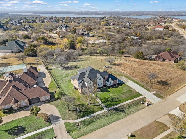 828 Mallard Pointe Drive, Grand Prairie, TX 75104