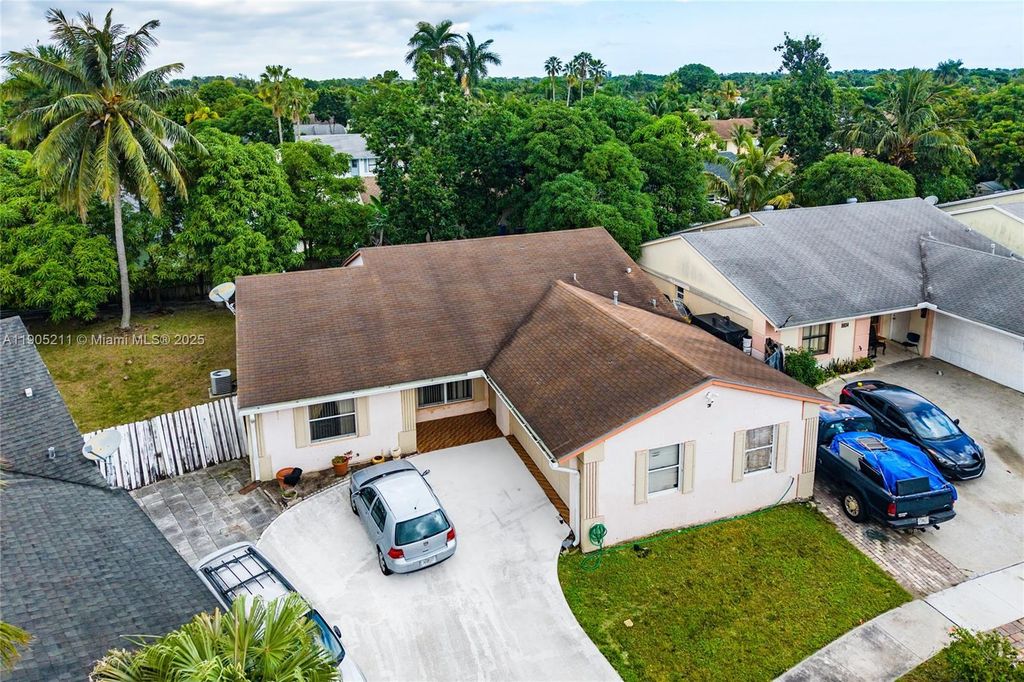 5930 W Lincoln Cir W, Lake Worth, FL 33463