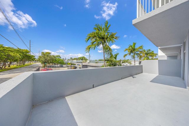 2100 VAN BUREN Street 206, Hollywood, FL 33020