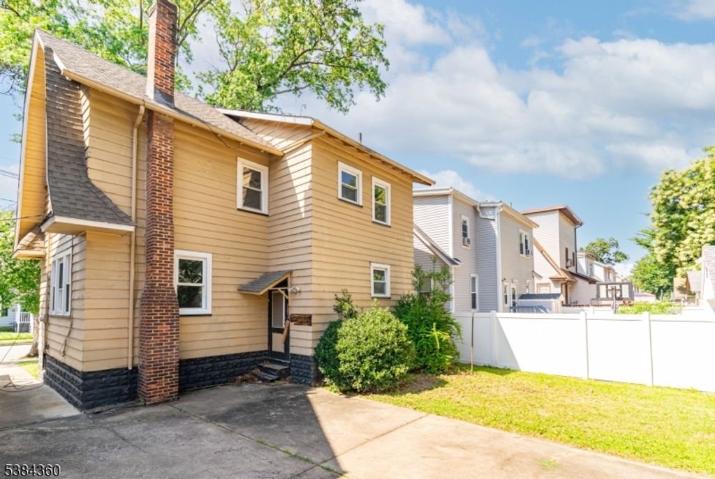 68 Richelieu Pl, Newark City, NJ 07106 — photo 4