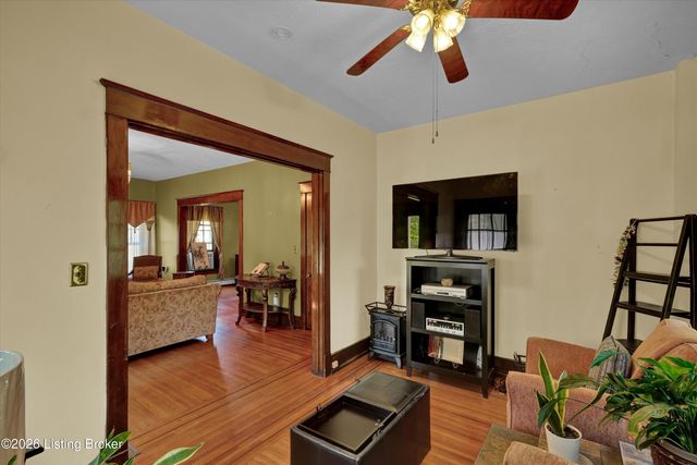 134 Northwestern Pkwy, Louisville, KY 40212